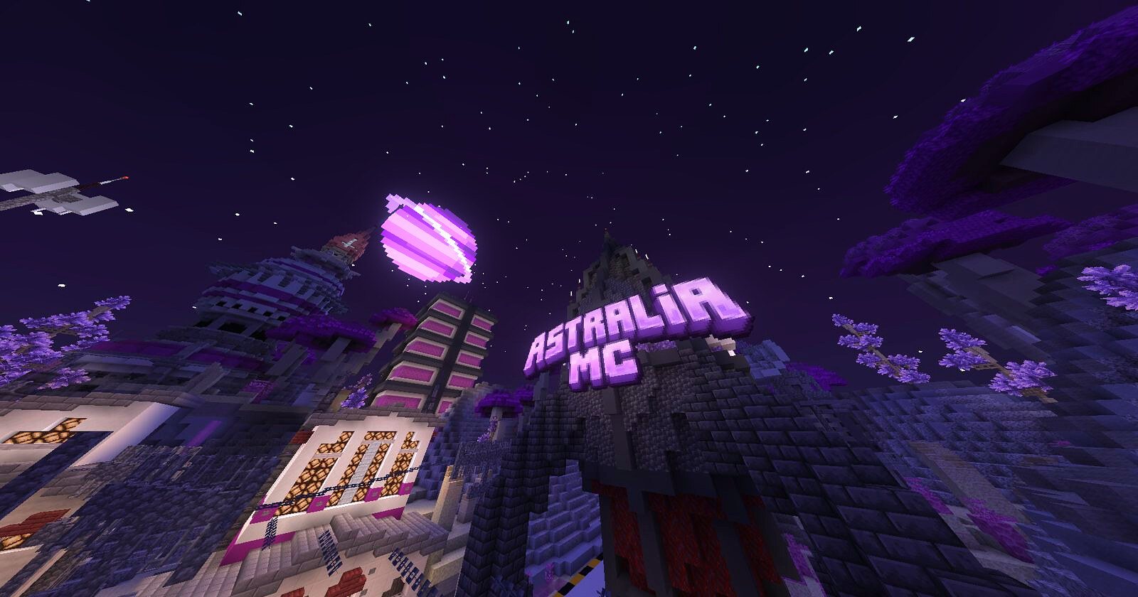 El Lobby de Astralia de noche, con el logo gigante